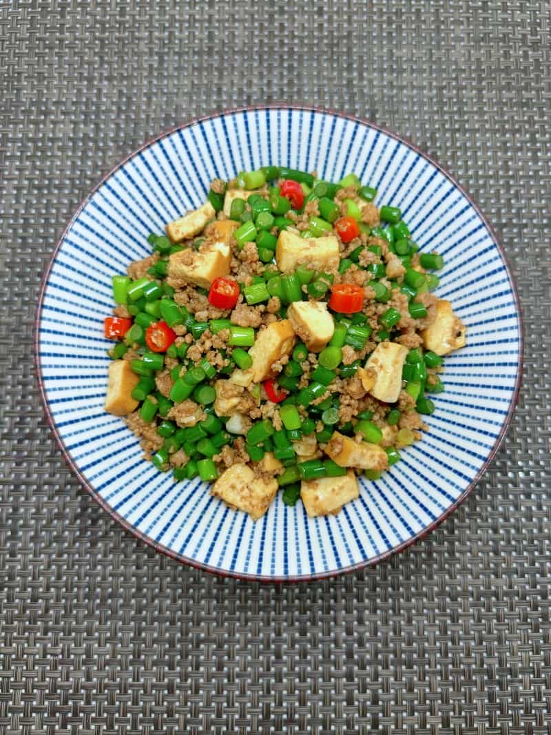 蒜苔香乾炒肉沫