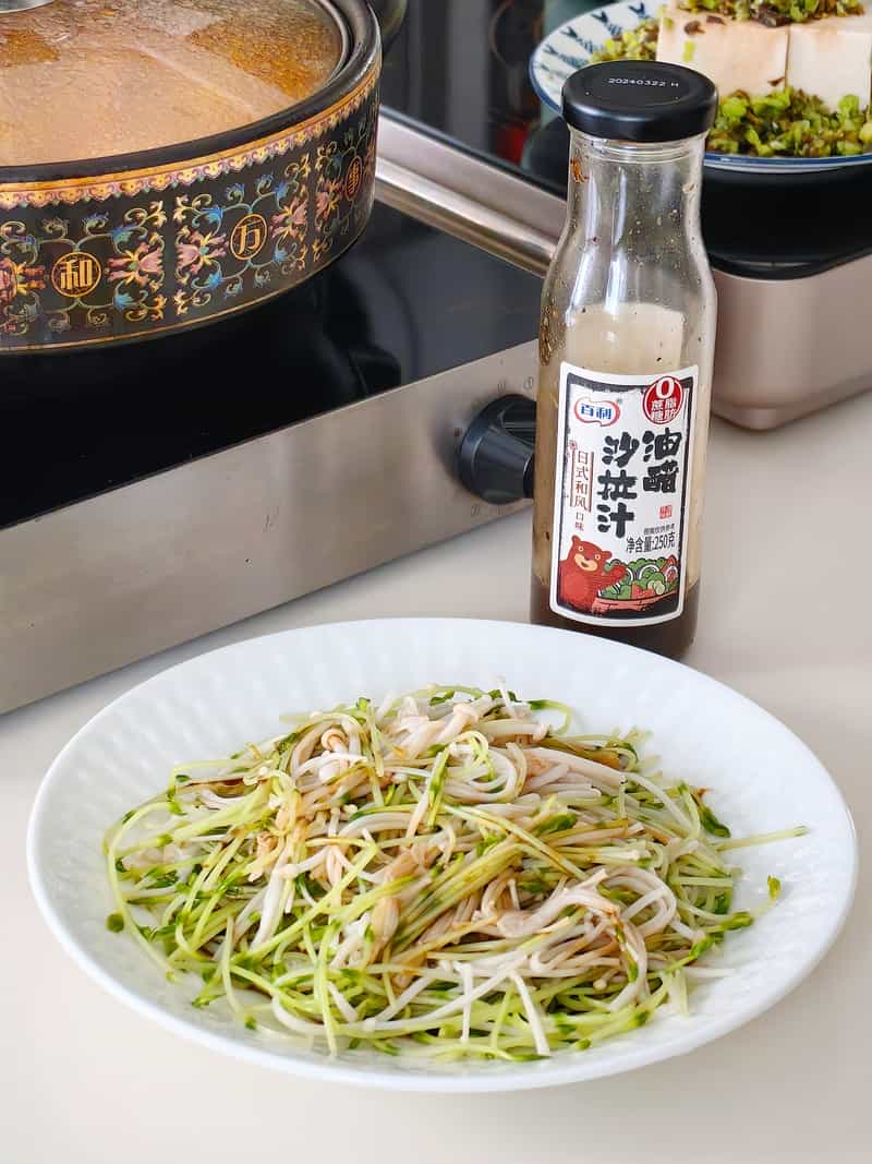 温拌豌豆苗金针菇