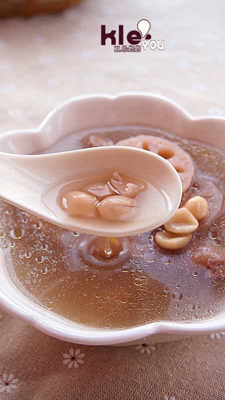 蓮藕花生煲鳳爪湯