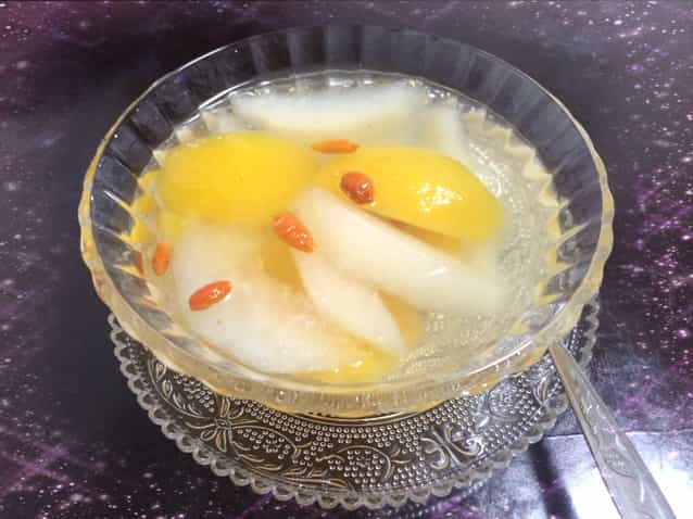 枇杷雪梨糖水