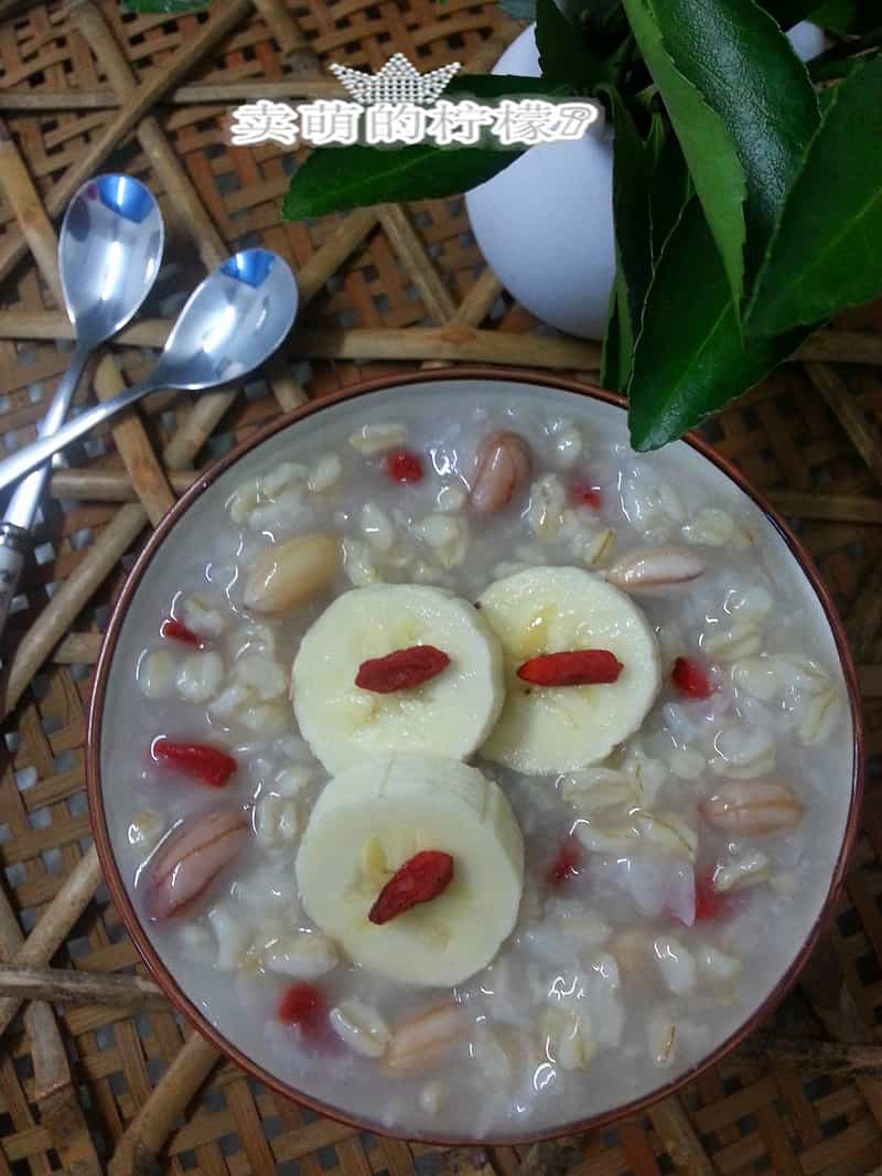 香蕉燕麥枸杞粥
