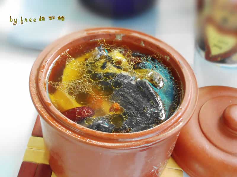 黃耆當歸燉烏雞