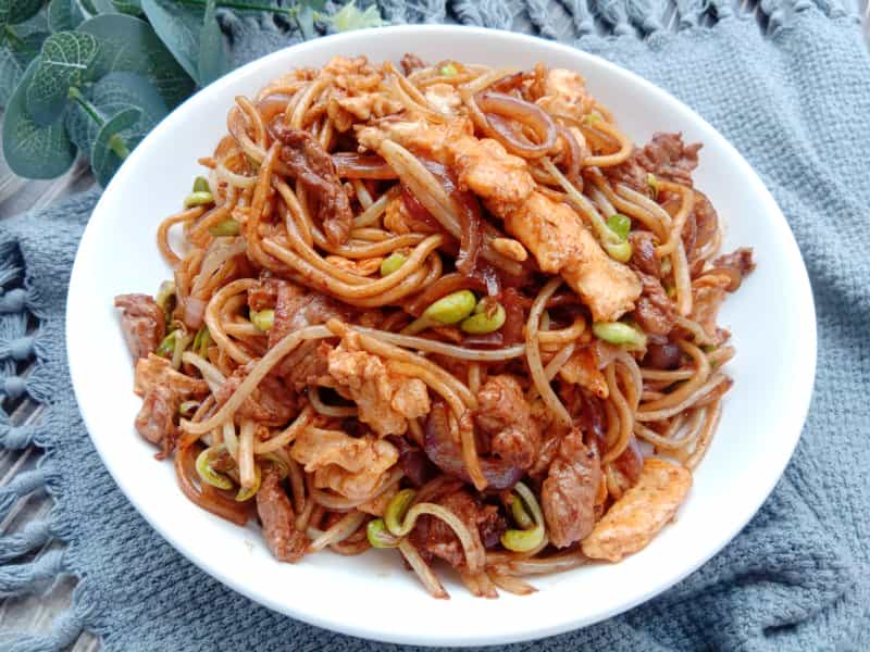豆芽炒熱乾麵