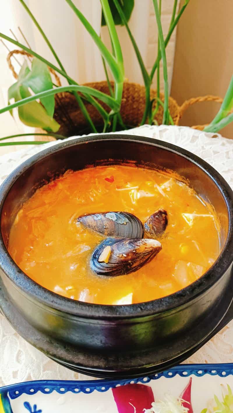 辣白菜海鮮豆腐湯