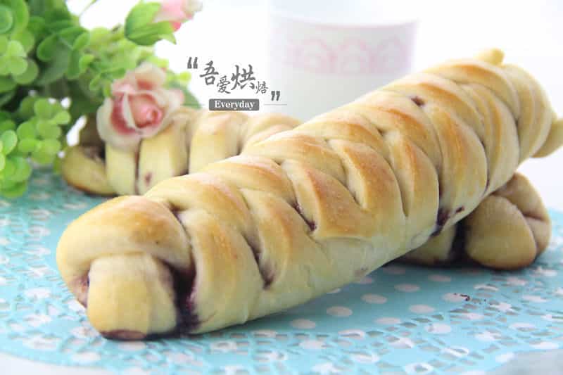 花式藍莓果醬麵包