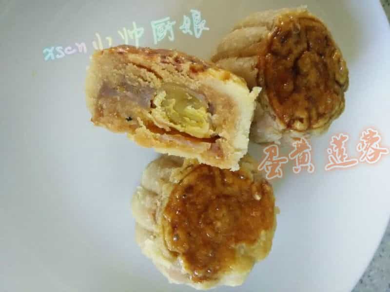 蛋黃蓮蓉月餅