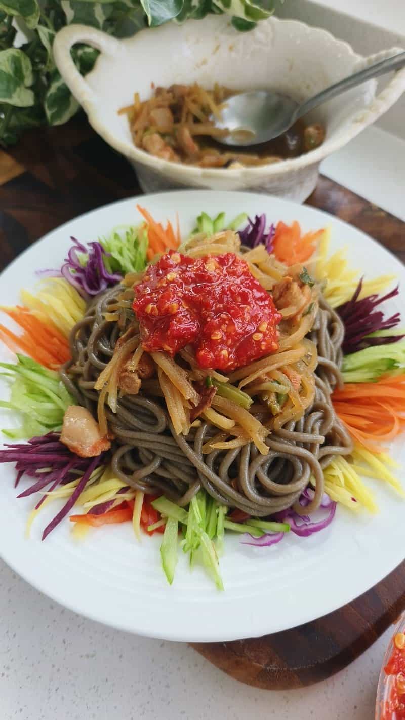 彩虹蕎麥麵