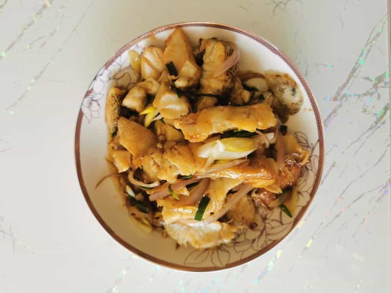 三蔥炒鱸魚