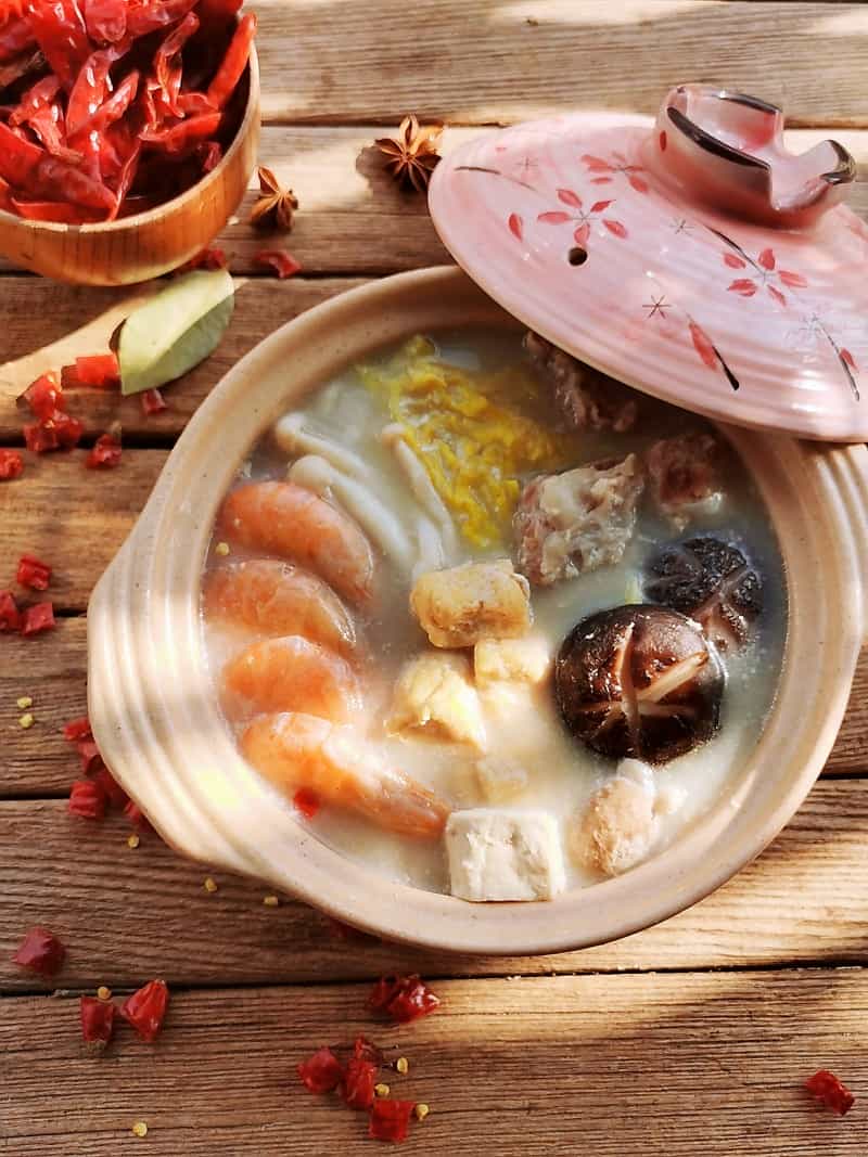 湯鮮味美的豆漿火鍋