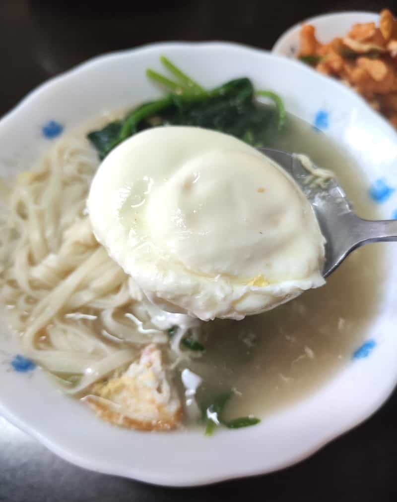茼蒿荷包蛋湯麵