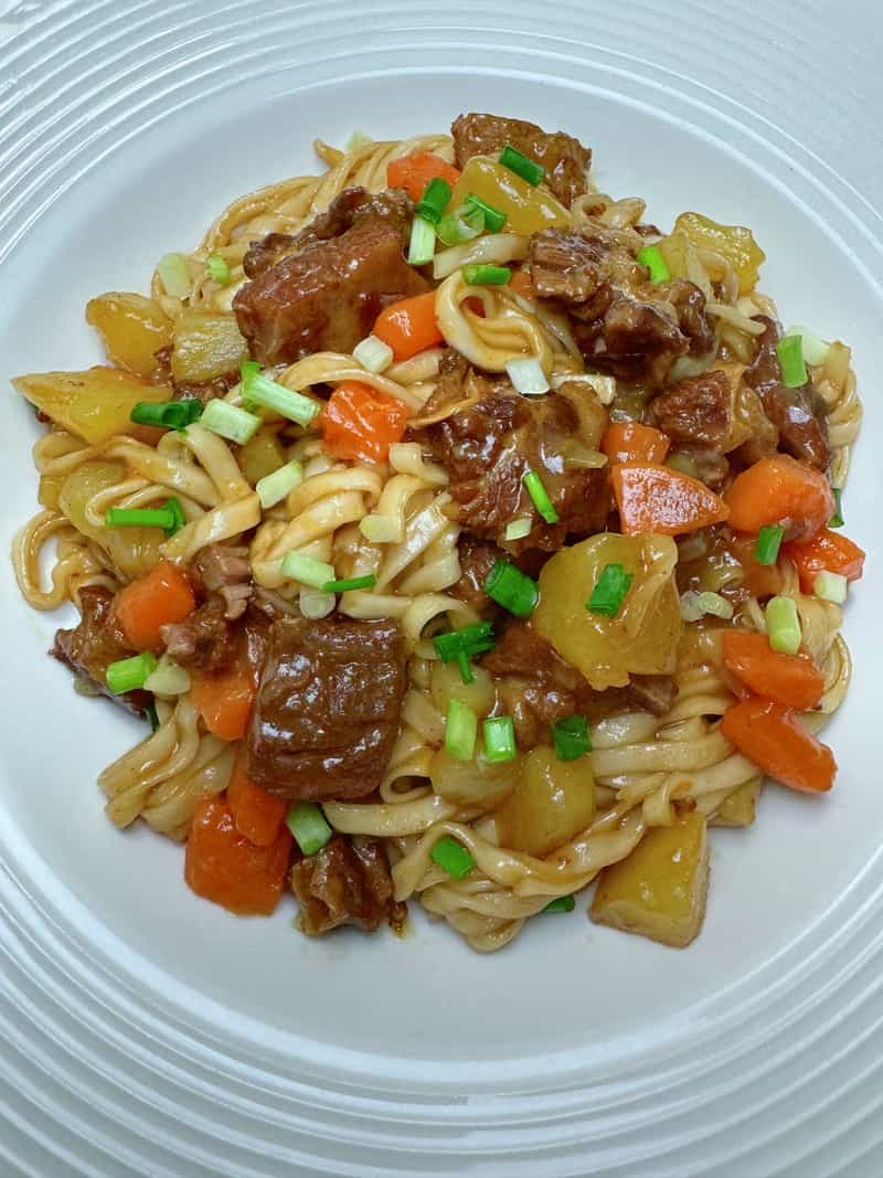 牛腩燜面