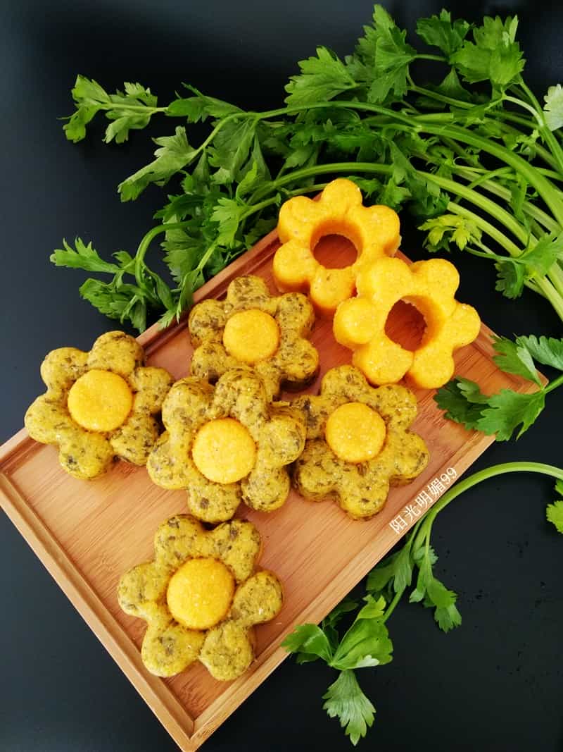 芹菜葉花朵玉米餅