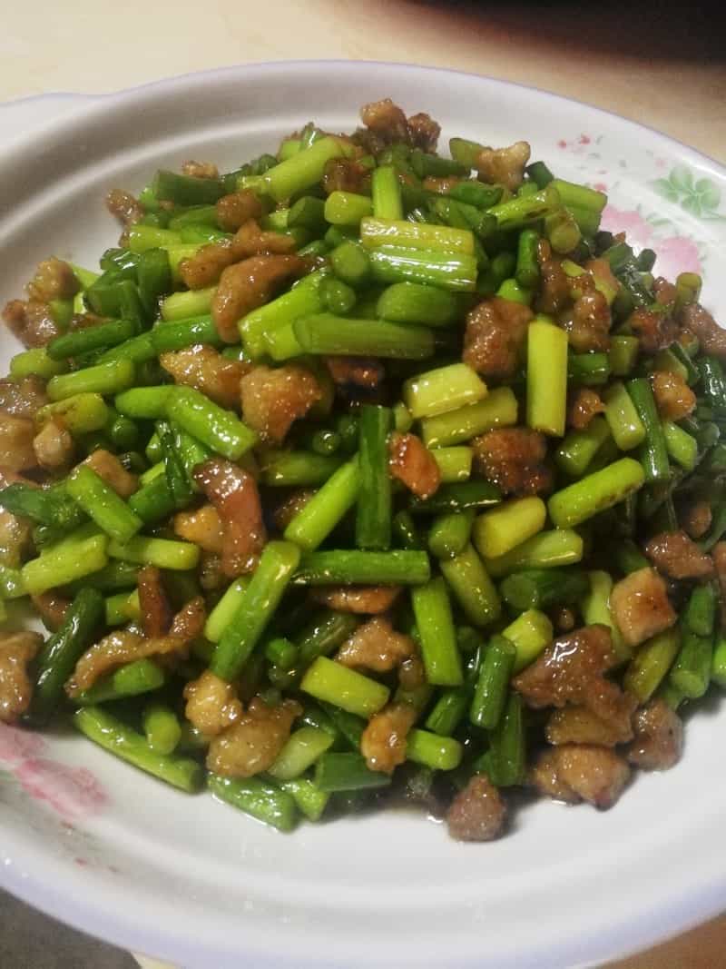 蒜苔炒肉丁