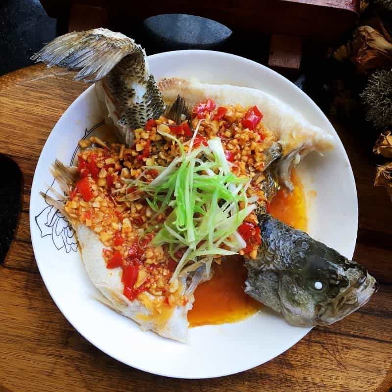 蒜香蒸鱸魚