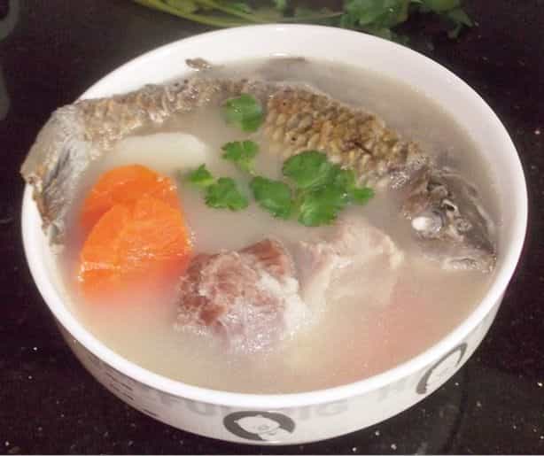 淮山胡蘿蔔鯽魚湯