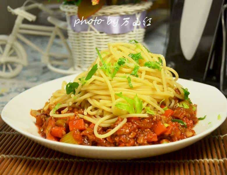 肉醬蔬菜義大利麵