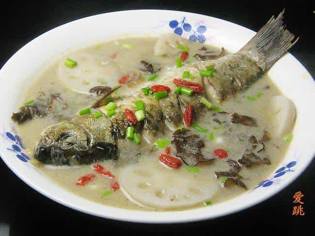 黑木耳蓮藕鯽魚湯