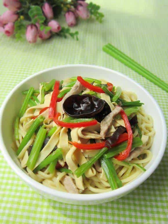 毛芹木耳肉打滷麵