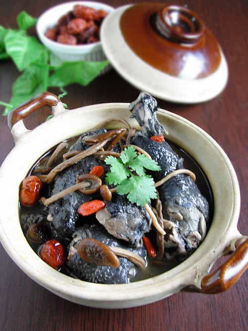 八寶烏雞