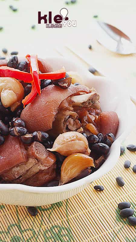 黑豆燉豬手
