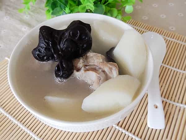 山藥木耳骨湯