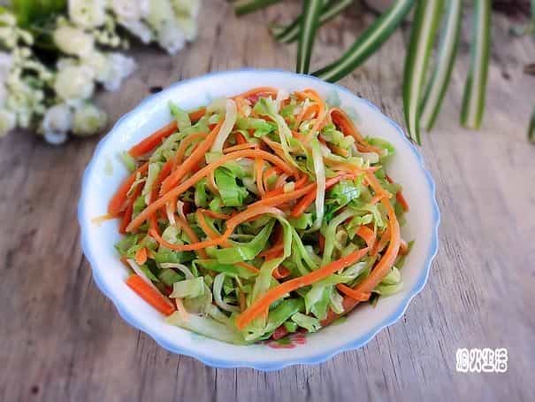 紅蘿蔔炒包包菜
