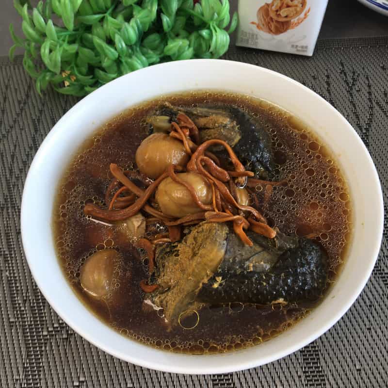 栗蟲草花煲烏雞