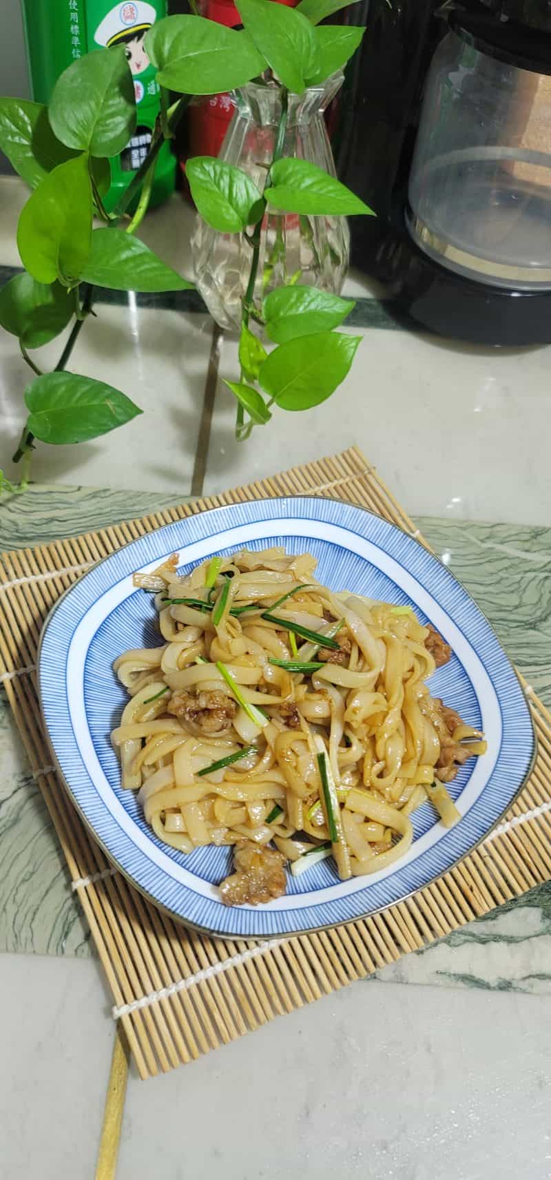 豬肉香蔥炒河粉