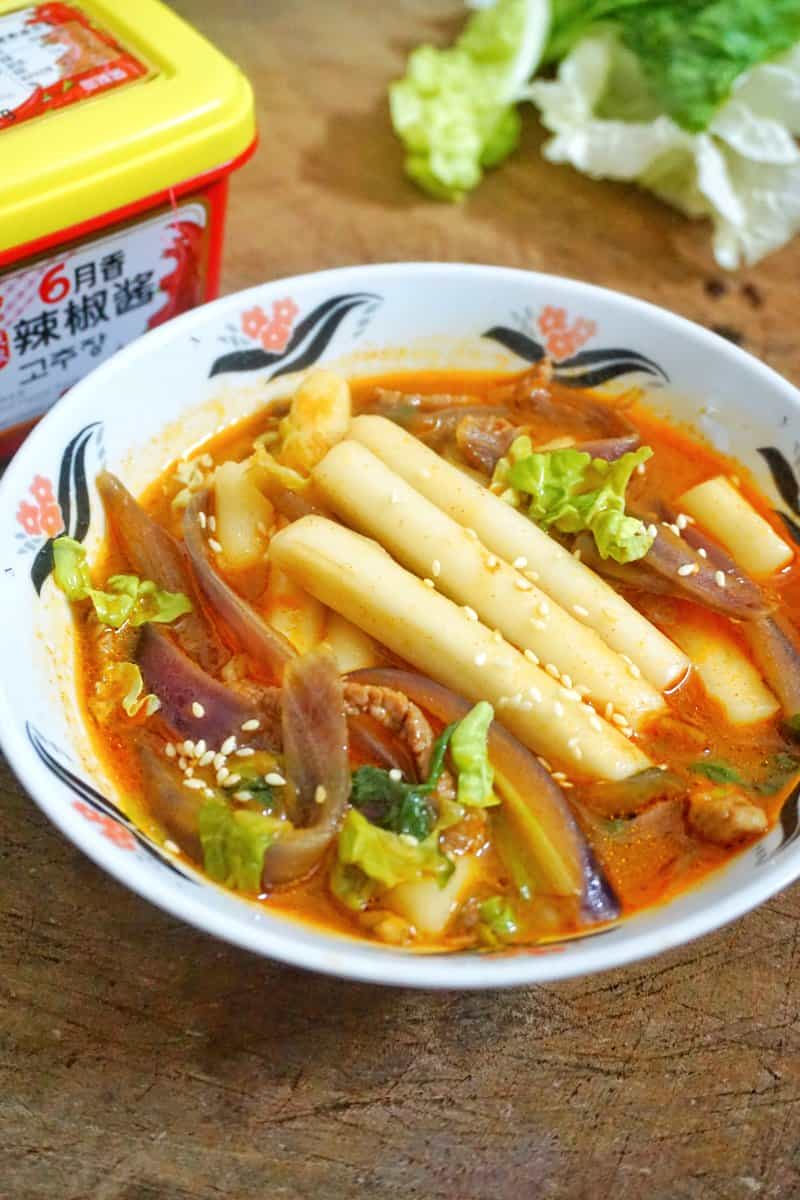 辣高麗菜肉絲年糕湯