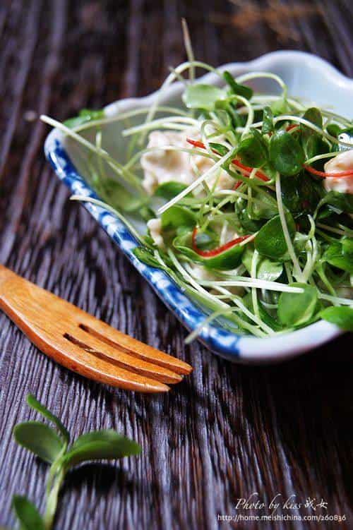 香椿苗拌核桃仁