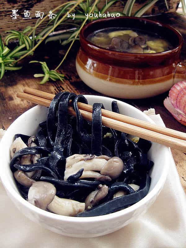 墨魚麵條