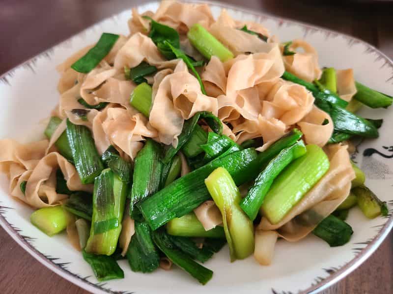 蒜苗炒乾豆皮