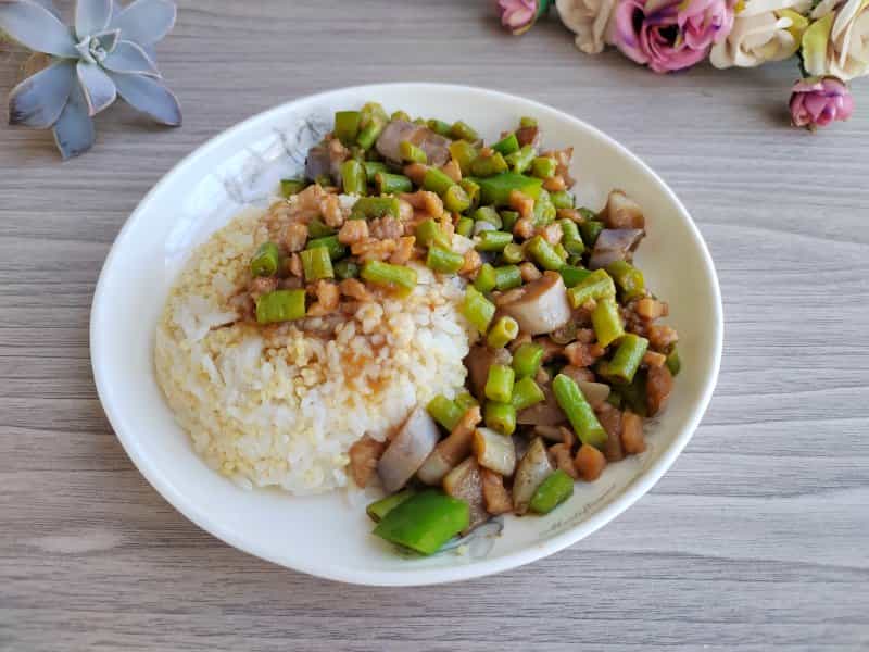 肉末豇豆蓋淋飯
