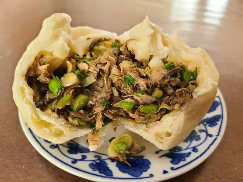 乾槐花蒜苗餡包子