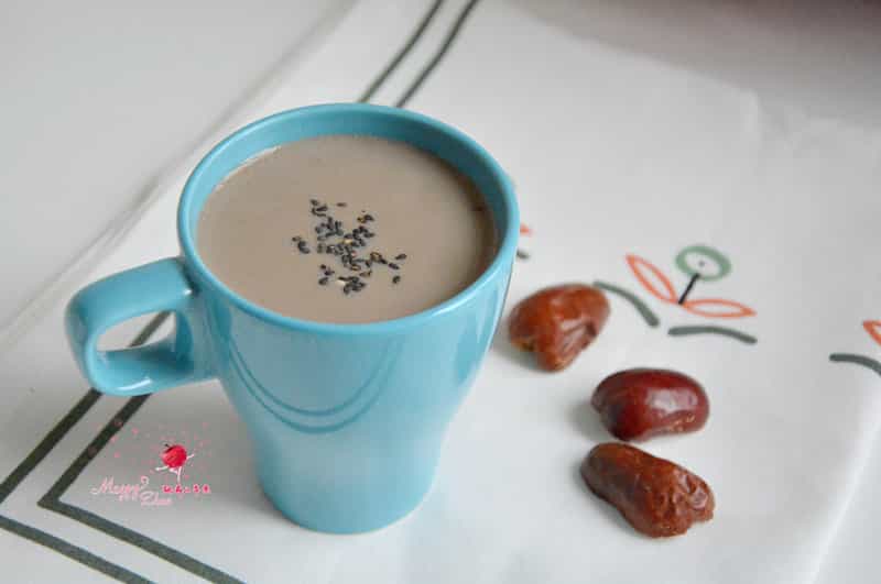 核桃紅棗黑芝麻豆漿
