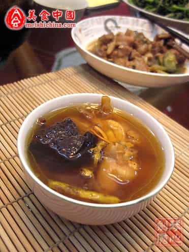 石斛靈芝燉雞湯