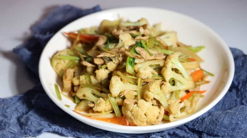 花菜芹菜炒肉絲
