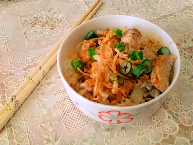 咖哩雞肉金針菇飯