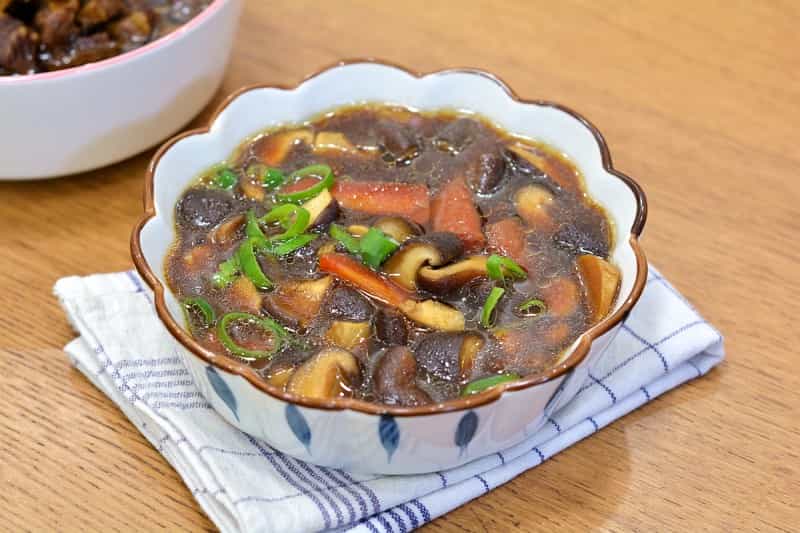 牛肉濃湯燉香菇胡蘿蔔