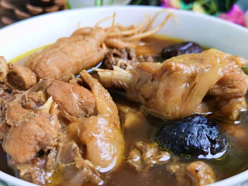 人參香菇燉雞湯