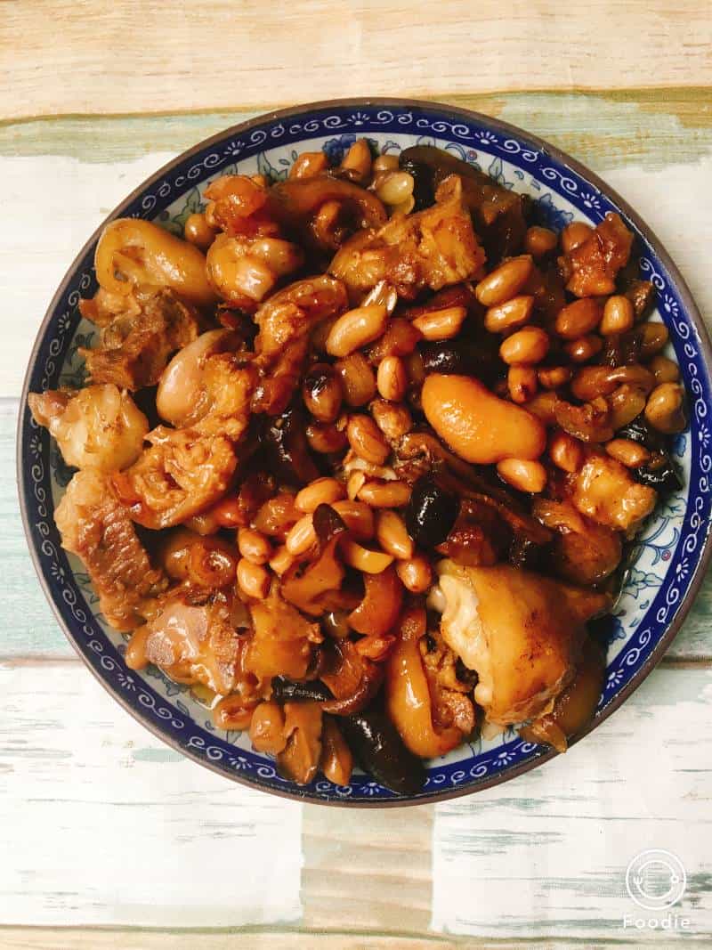 客家特色沙茶燜豬手