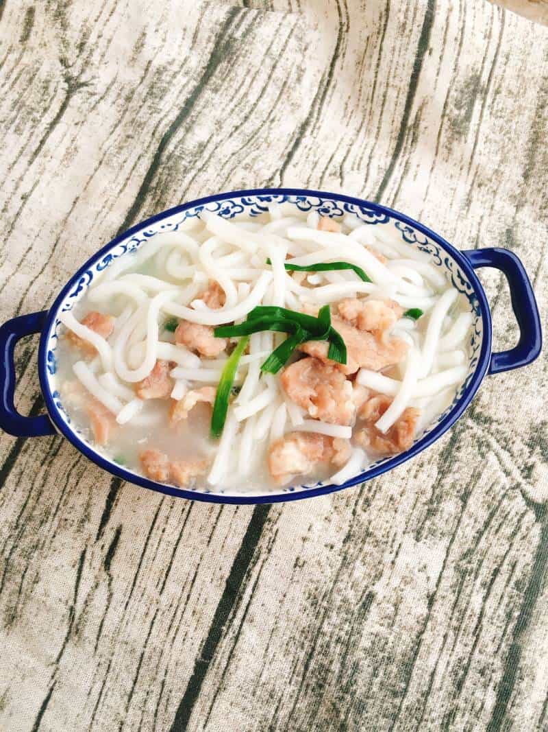 瘦肉煮老鼠粄
