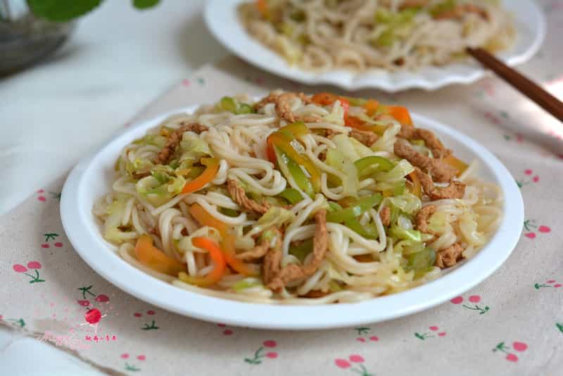 肉絲包菜炒米粉