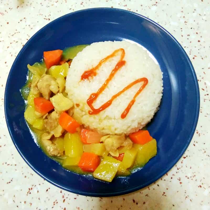 咖哩雞腿蓋飯