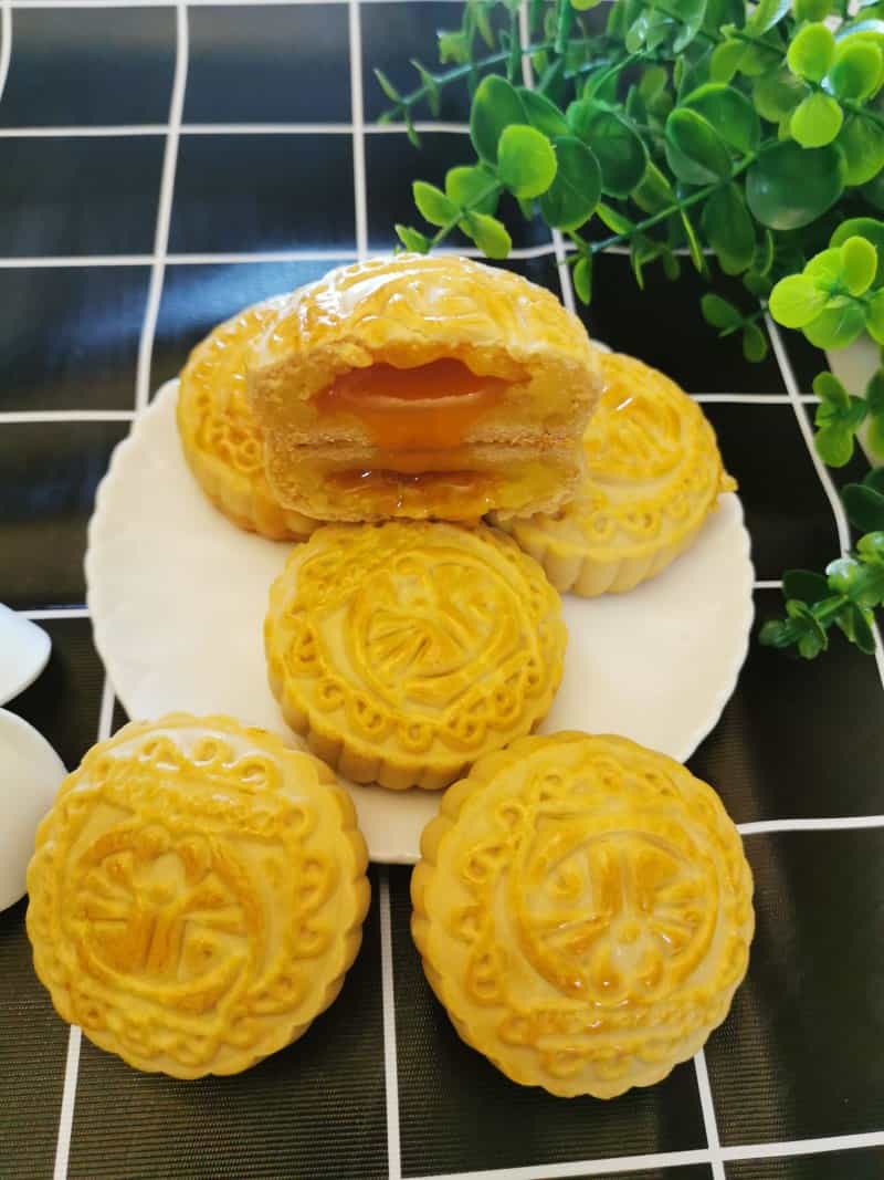 乳黃流心月餅