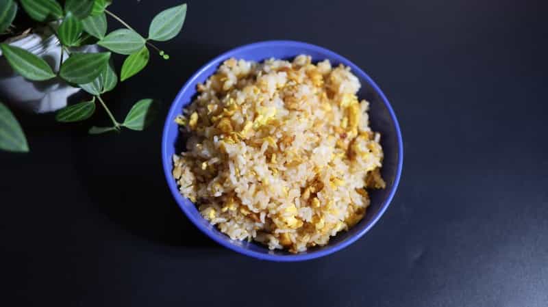 雞蛋白菜丁炒飯