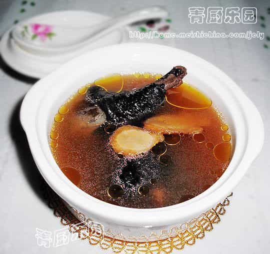 靈芝西洋參烏雞湯