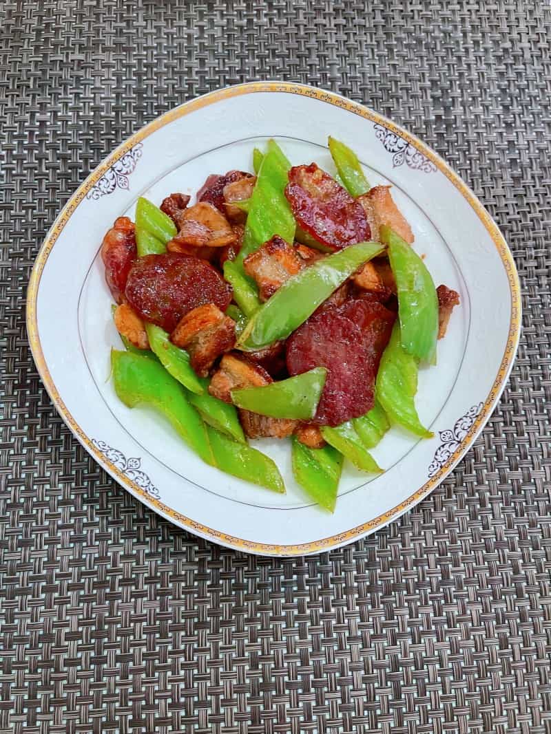 五花肉臘腸炒尖椒