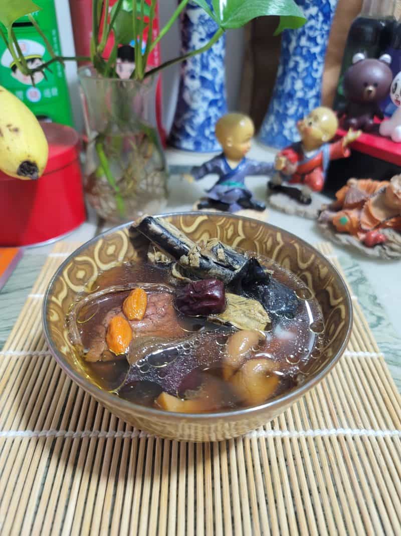 烏雞煲七彩菌菇湯