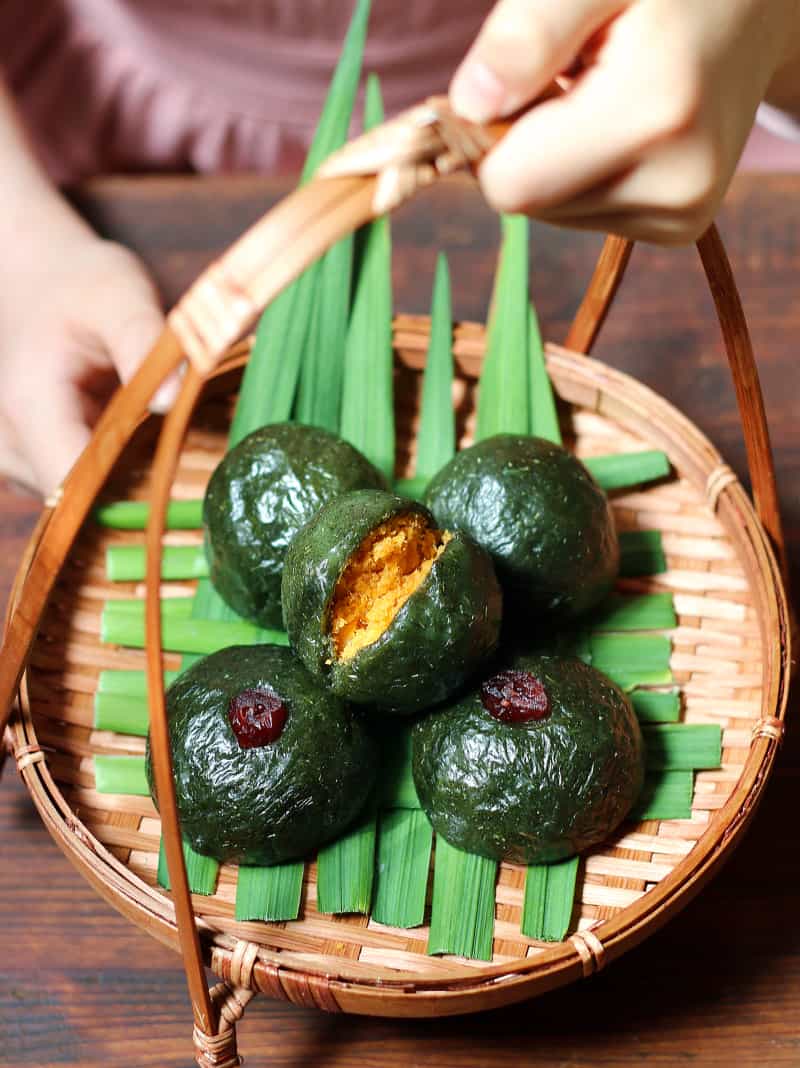 鹹蛋黃肉鬆青團